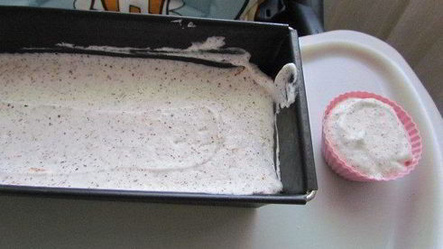 школадно-апельсиновое мороженое с теплым шоколадным соусом