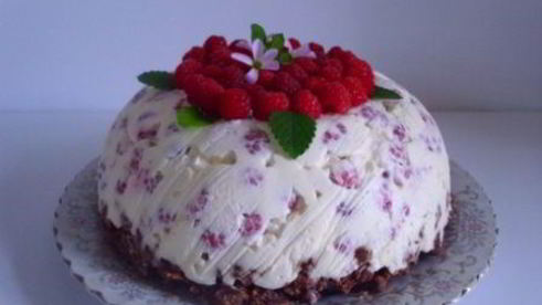 торт-мороженое с малиной
