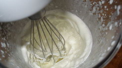 творожный торт-мороженое с клубникой