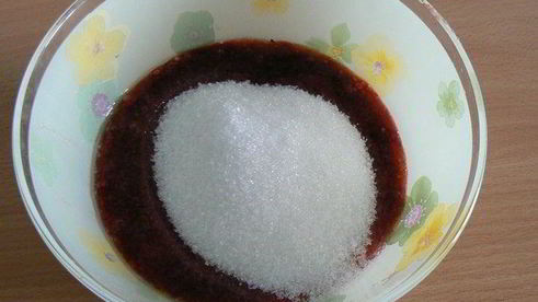 бисквит с нежным сливочно-смородиновым муссом