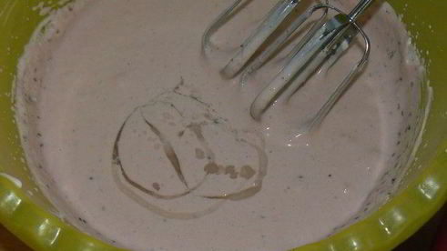 бисквит с нежным сливочно-смородиновым муссом