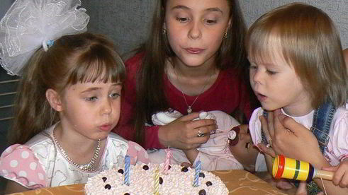 бисквит с нежным сливочно-смородиновым муссом