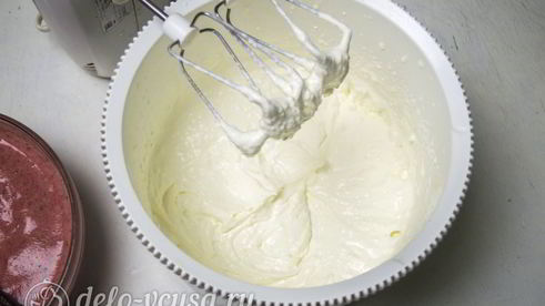 лимонно-клубничный муссовый торт