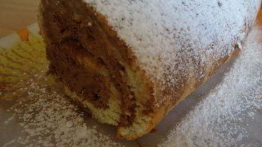 Рецепт миндального рулета с шоколадным муссом