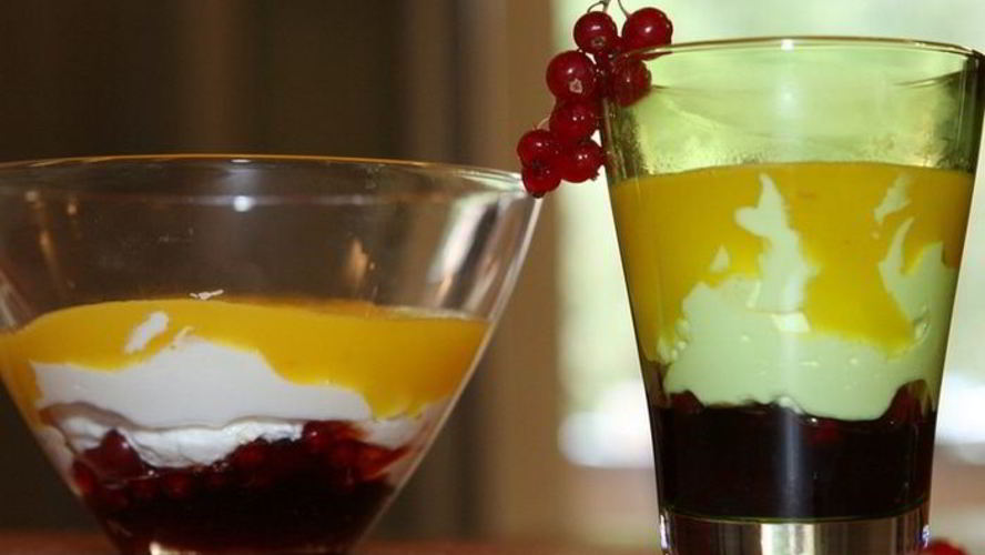 Рецепт мусса из манго, йогурта и смородины