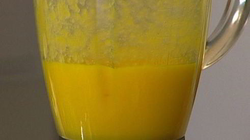 мусс из манго, йогурта и смородины