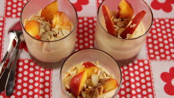 Рецепт Персикового мусса с медом и миндалем