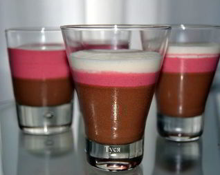 Шоколадный мусс с малиновым кремом