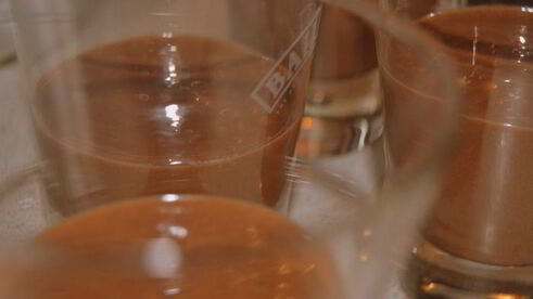 шоколадный мусс с малиновым кремом