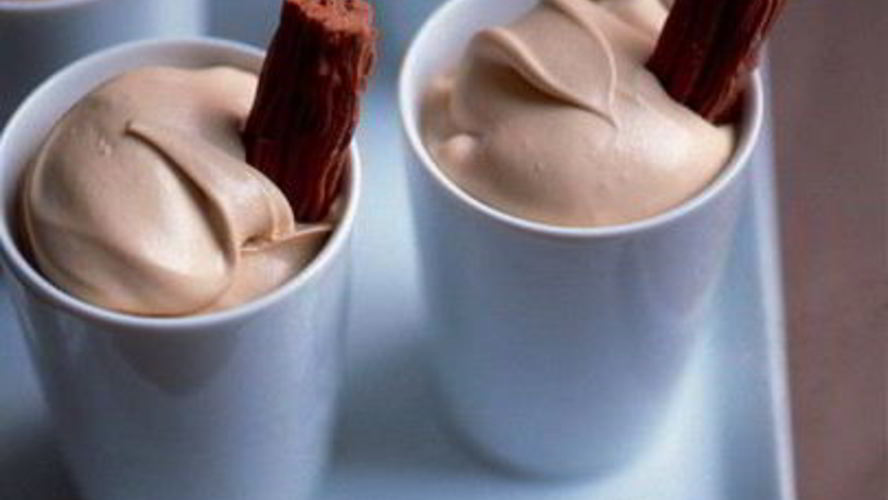 Рецепт шоколадного мусса с пьяными сливками