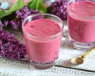 Сливочный мусс с черной смородиной