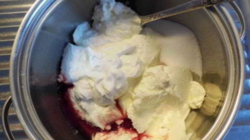 творожный мусс с брусникой