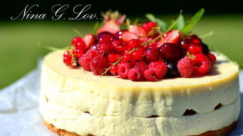 творожный торт-мусс с ягодами в белом шоколаде