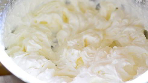 творожный торт-мусс с ягодами в белом шоколаде