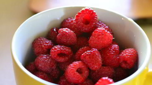 творожный торт-мусс с ягодами в белом шоколаде