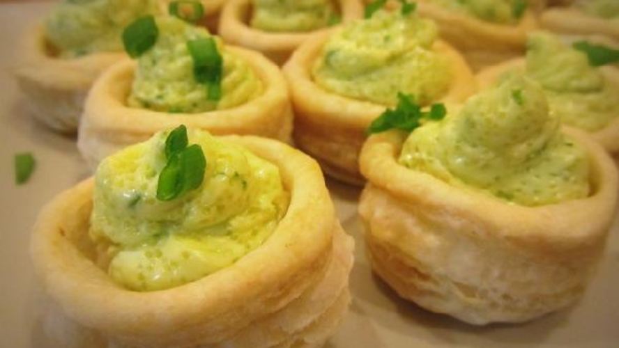 Рецепт волованов с муссом из масла, икры и петрушки