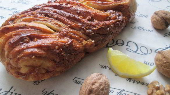 Рецепт Орехового кранца с вареной сгущенкой