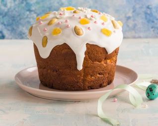 Кулич с цукатами, миндалем и изюмом