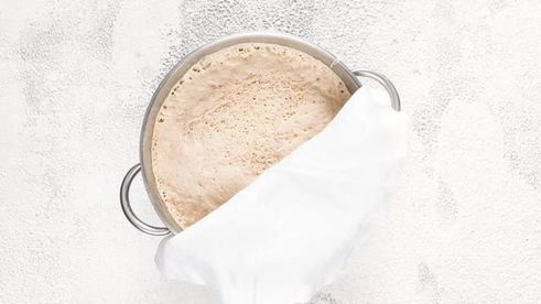 кулич с цукатами, миндалем и изюмом