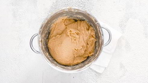 кулич с цукатами, миндалем и изюмом