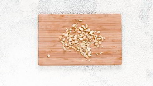 кулич с цукатами, миндалем и изюмом