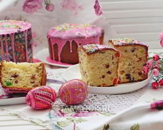 Кулич с вяленой вишней и миндалем