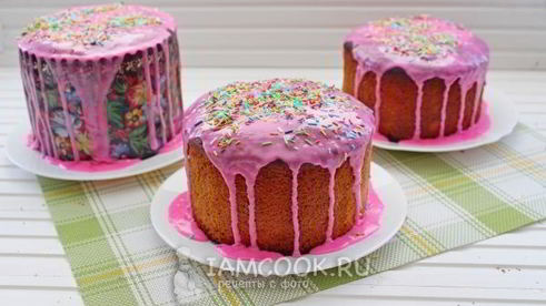 кулич с вяленой вишней и миндалем