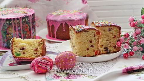 кулич с вяленой вишней и миндалем