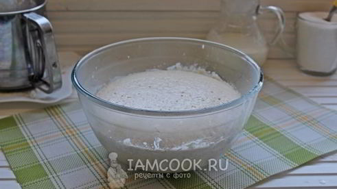 кулич с вяленой вишней и миндалем