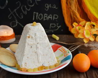 Пасха из печенья и творога