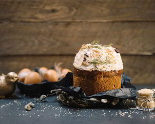 Пасхальный кулич с изюмом и цукатами