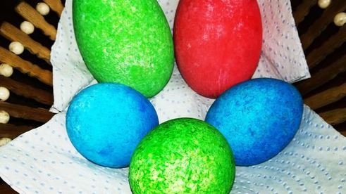 пасхальные яйца окрашенные цветным рисом