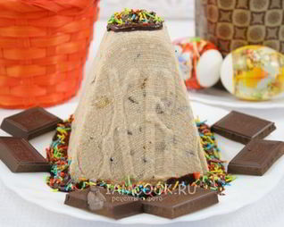 Творожная пасха шоколадная с сухофруктами
