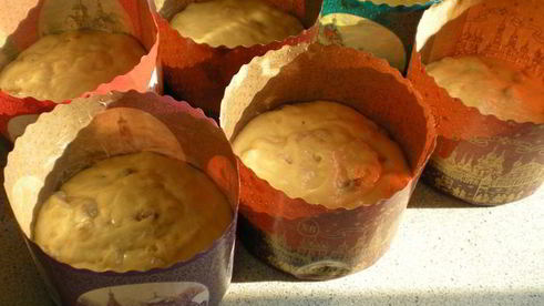 ванильный пасхальный кулич с изюмом, миндалем и кардамоном