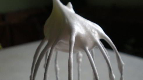 ванильный пасхальный кулич с изюмом, миндалем и кардамоном