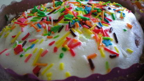 ванильный пасхальный кулич с изюмом, миндалем и кардамоном