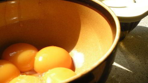 ванильный пасхальный кулич с изюмом, миндалем и кардамоном