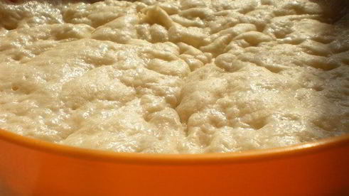 ванильный пасхальный кулич с изюмом, миндалем и кардамоном