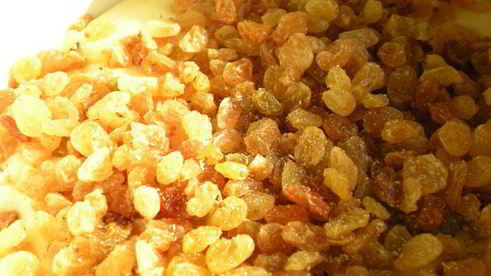 ванильный пасхальный кулич с изюмом, миндалем и кардамоном