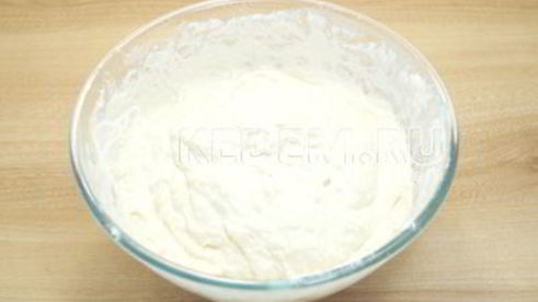 вкусный пасхальный кулич с изюмом