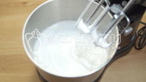 вкусный пасхальный кулич с изюмом