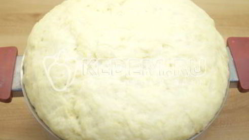 вкусный пасхальный кулич с изюмом