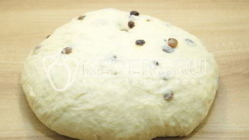 вкусный пасхальный кулич с изюмом