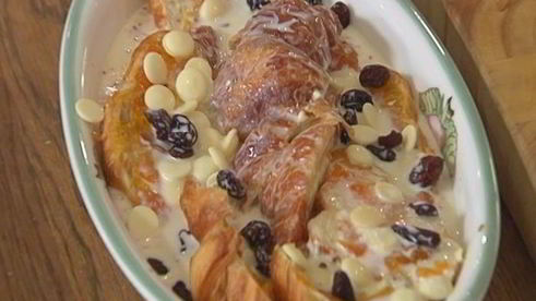 пудинг с белым шоколадом и изюмом