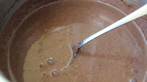 шоколадный десерт с базиликом