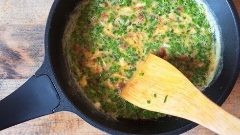 скрамбл с брокколи и бородинскими отрубями