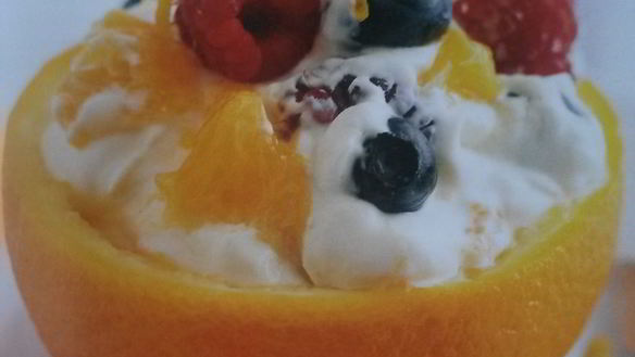 Рецепт Сливочного десерта с ягодами в апельсиновой цедре