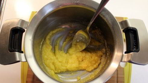 дважды запеченное суфле горгонзола и карамелизованная груша