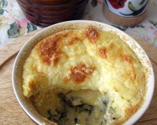 Курица в белом соусе под кукурузным суфле