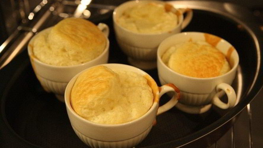 Рецепт суфле с голубым сыром и мускатным орехом